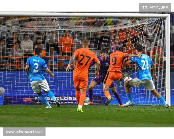 中超球员亮相足球电竞联赛表演赛 展现竞技新风采 中超球员亮相足球电竞联赛表演赛 展现竞技新风采